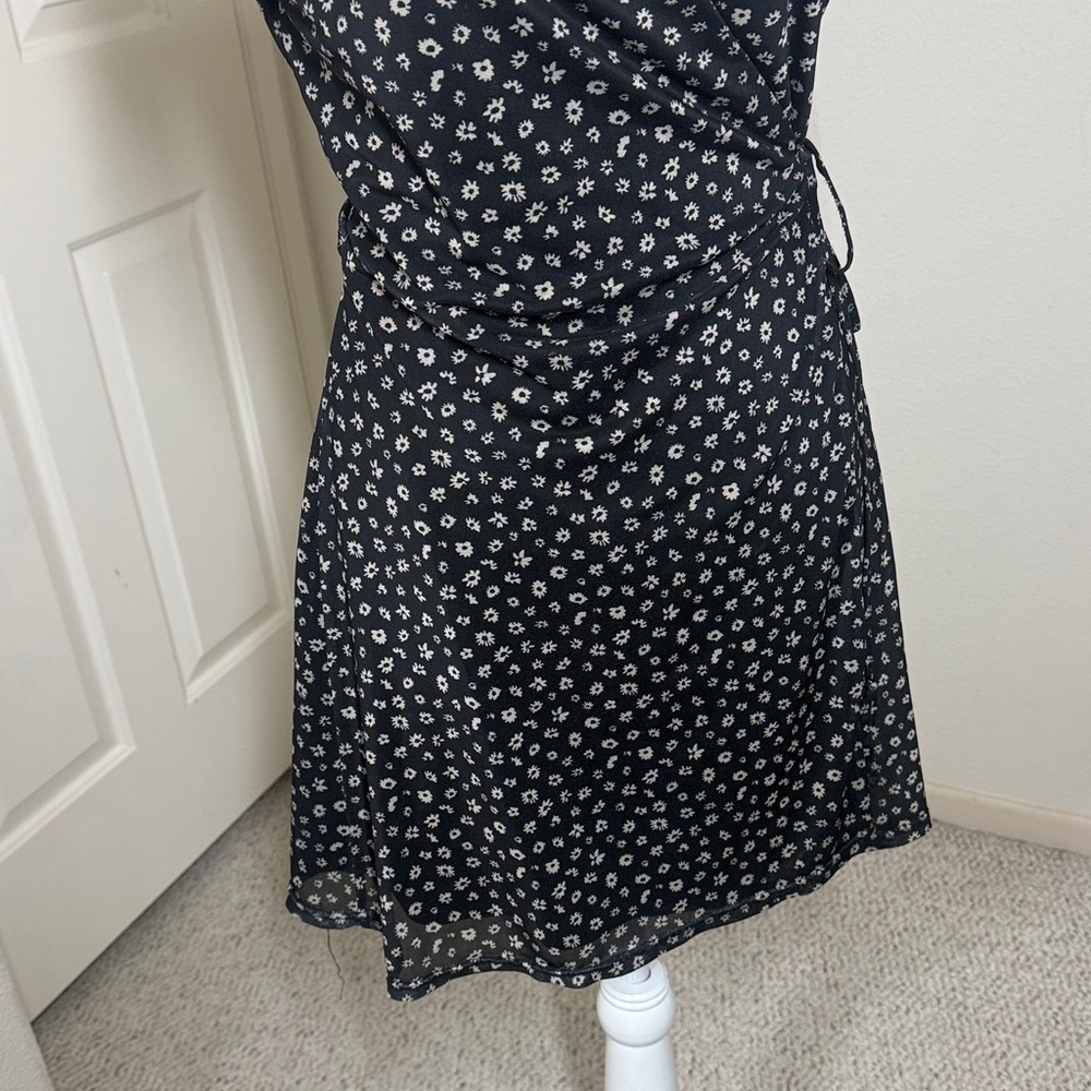 Urban Outfitters Black and White Floral Wrap Dress - Picture 3 of 8